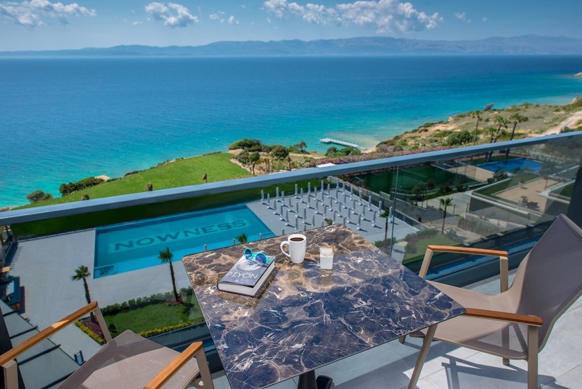 The Nowness Luxury Hotel & Spa + 16 (Collection By ENG)